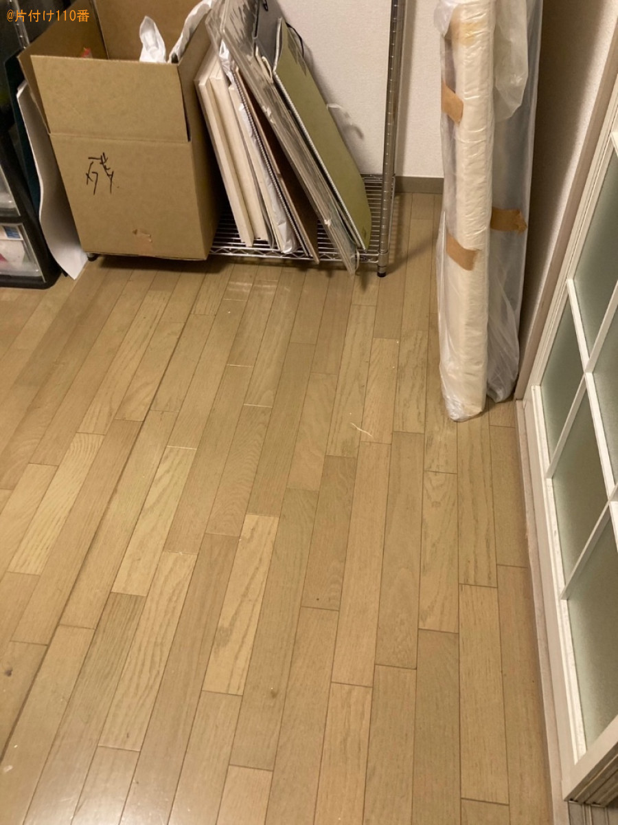 カラーボックス、スケッチブック、キャンバス、本、絵の具等の回収