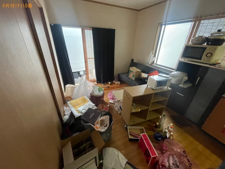 マットレス付きダブルベッド、三人掛けソファー、ラック等の回収