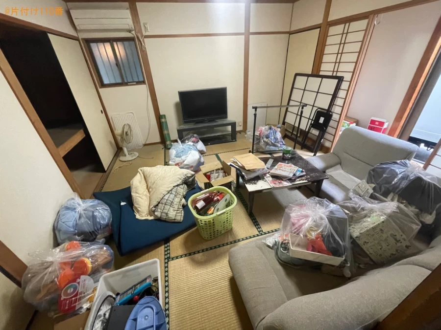 マットレス付きダブルベッド、三人掛けソファー、ラック等の回収