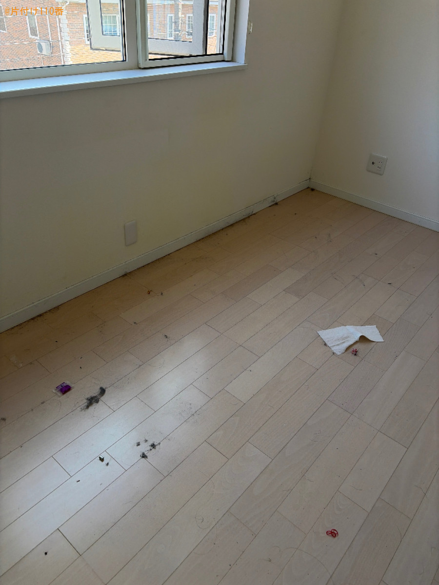 こたつ、マットレス付きシングルベッド、布団、クッション等の回収