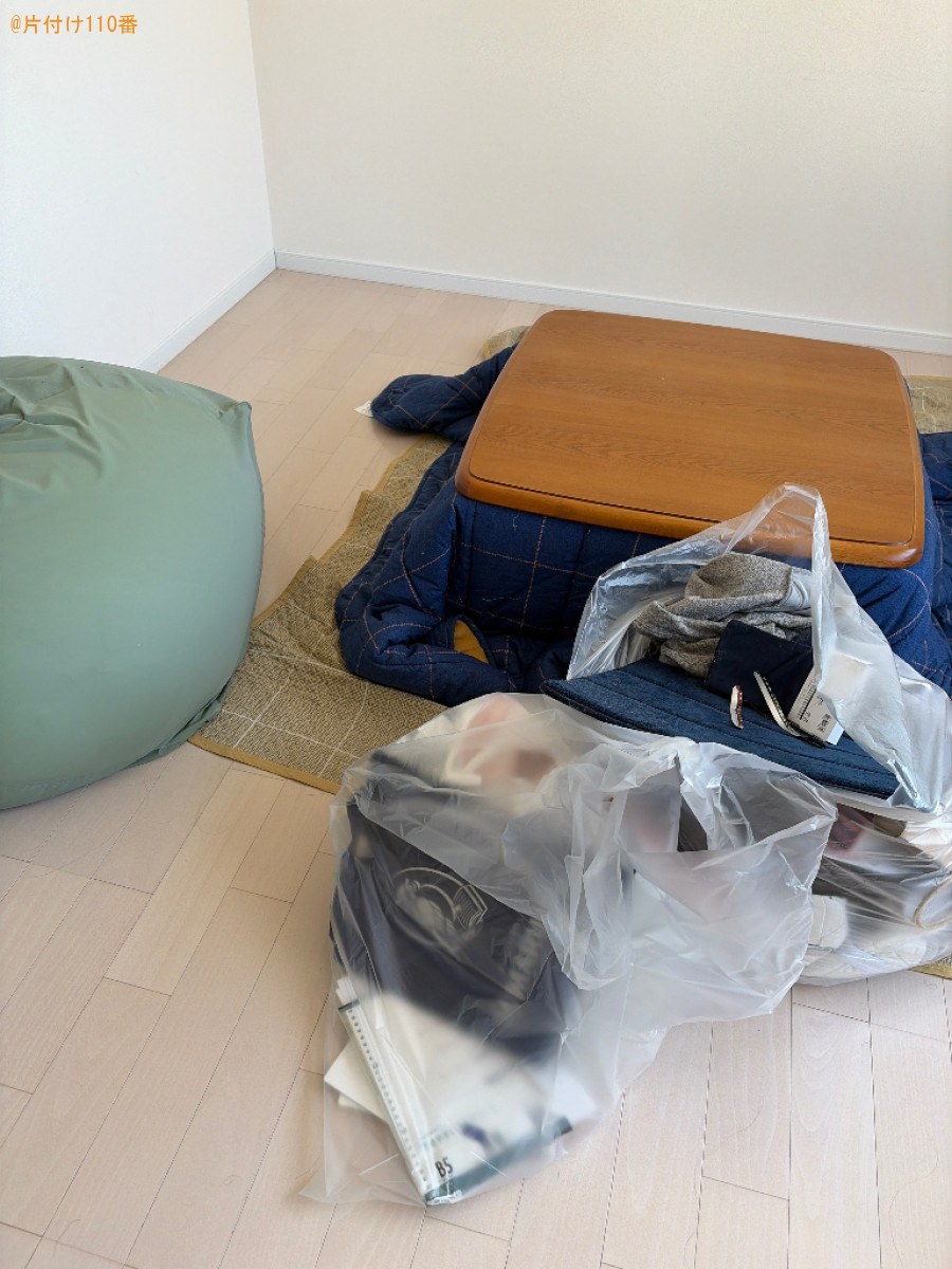 こたつ、マットレス付きシングルベッド、布団、クッション等の回収